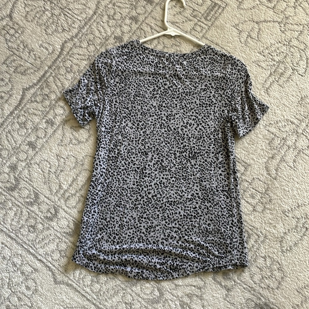 Old Navy Cheetah Print Luxe T-Shirt XS - Picture 3 of 3